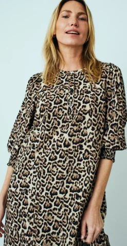 Aby kjole med leoprint oxford tan