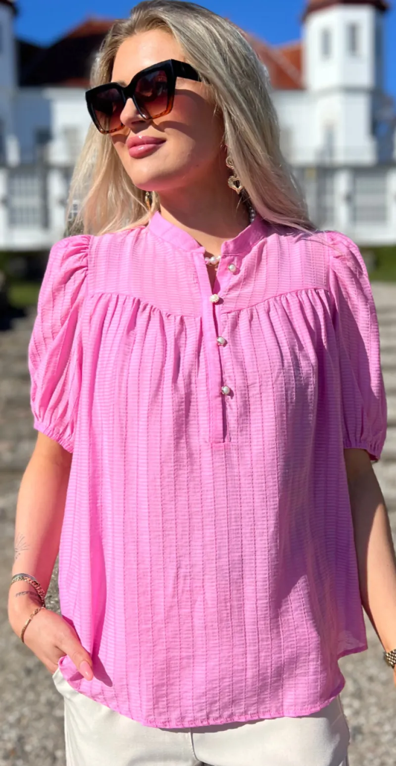 Bella bluse med knapdetaljer fuchsia pink
