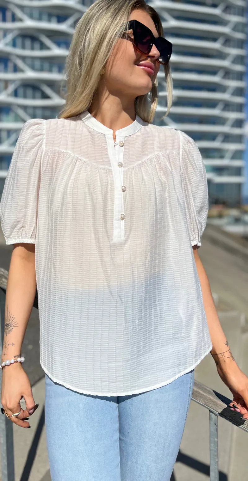 Bella bluse med knapdetaljer off-white