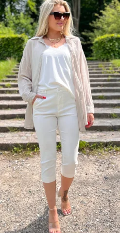Bernadotte skjorte med perlemors knapper beige LikeLondon