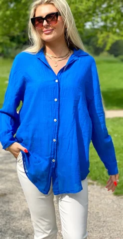 Bernadotte skjorte med perlemors knapper royal blue LikeLondon