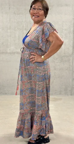 Calinah silkekjole med v-udskæring og bindebånd royalblue LikeLondon by Christina
