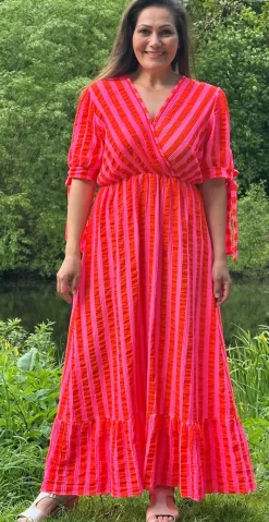 Camilla kjole med striber og bindebånd ved ærmerne orange LikeLondon By Christina