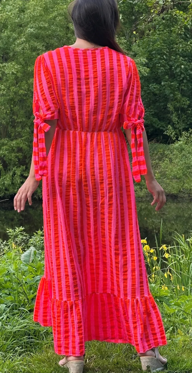 Camilla kjole med striber og bindebånd ved ærmerne orange LikeLondon By Christina