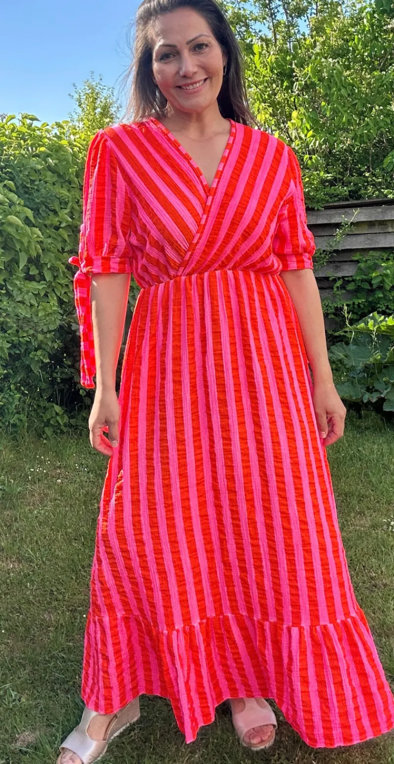 Camilla kjole med striber og bindebånd ved ærmerne orange LikeLondon By Christina