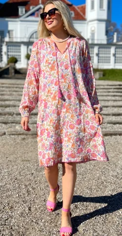 Carin kjole med blomsterprint og snøre Off-white w. Fuchsia Freequent