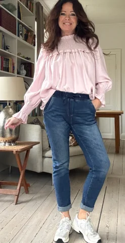 Carmela bluse med smock og flæsedetaljer pink LikeLondon