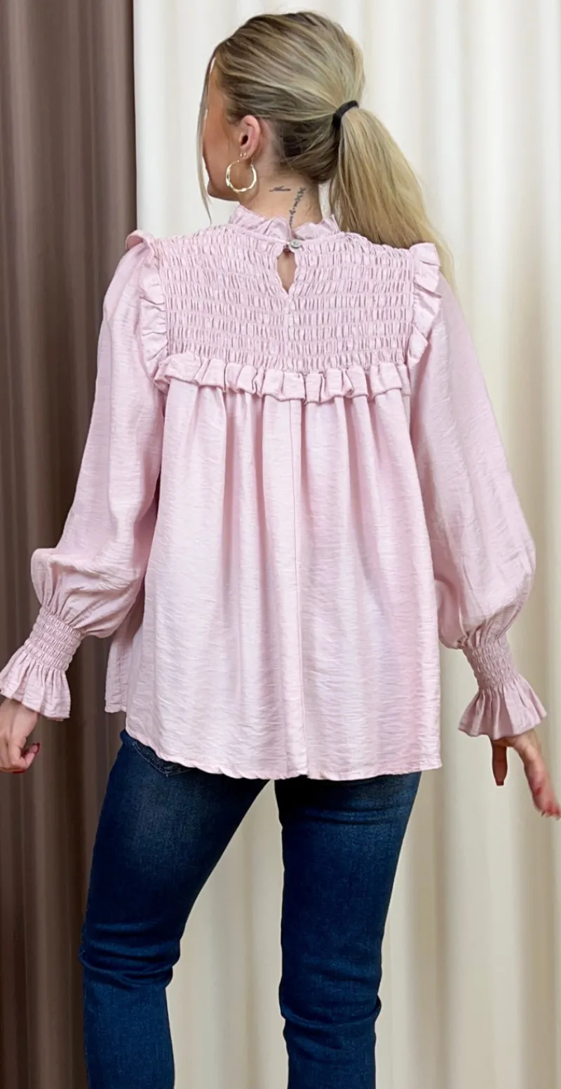 Carmela bluse med smock og flæsedetaljer pink LikeLondon