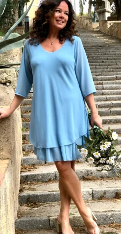 Carolina kjole i 2 lag lysblå LikeLondon