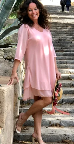 Carolina kjole i 2 lag rosa LikeLondon