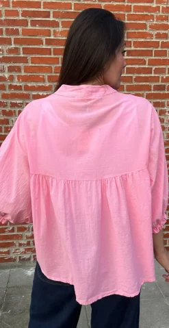 Cassandra bluse med broderi pink LikeLondon by Christina