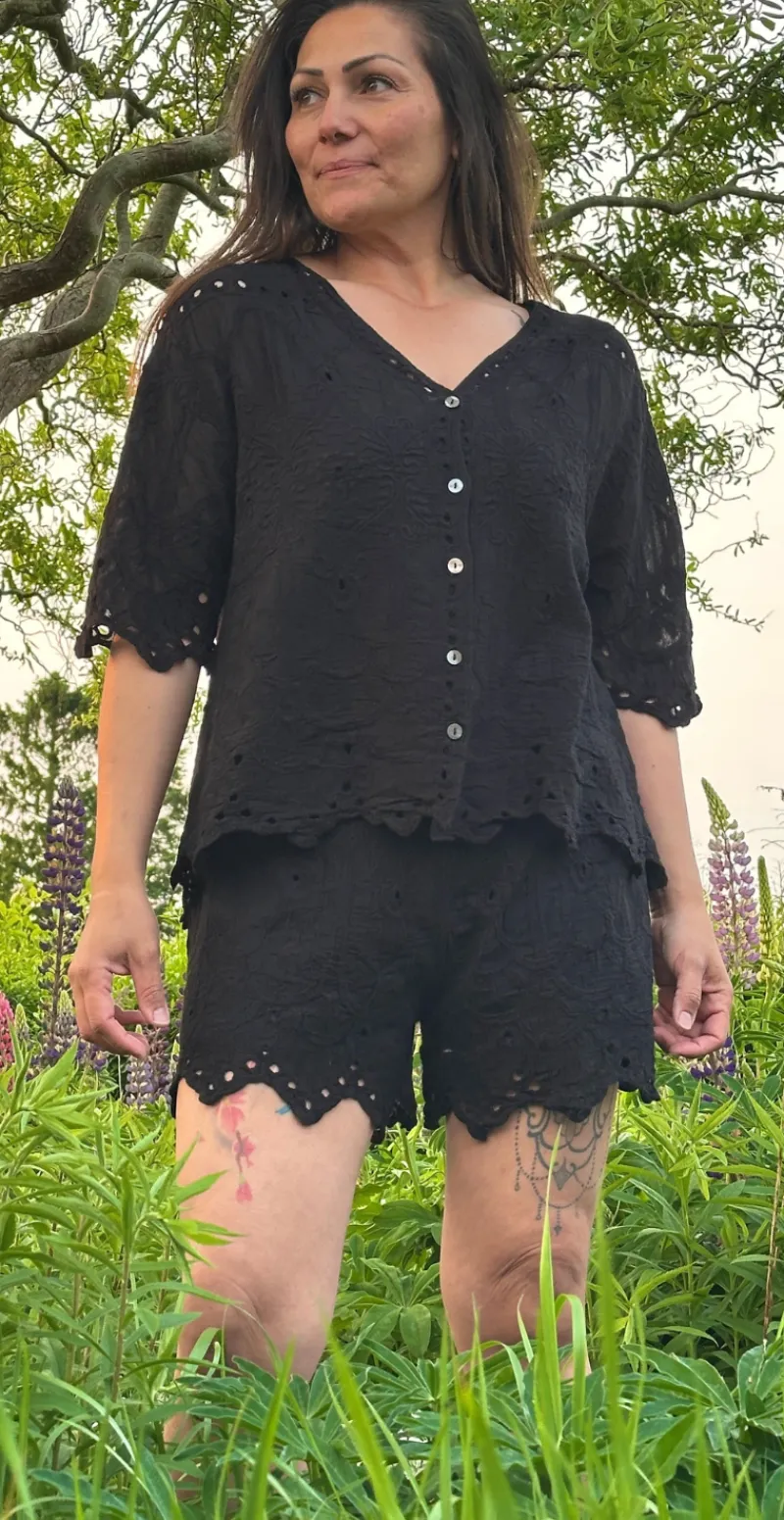 Cayenne shorts sæt med blonder sort LikeLondon by Christina