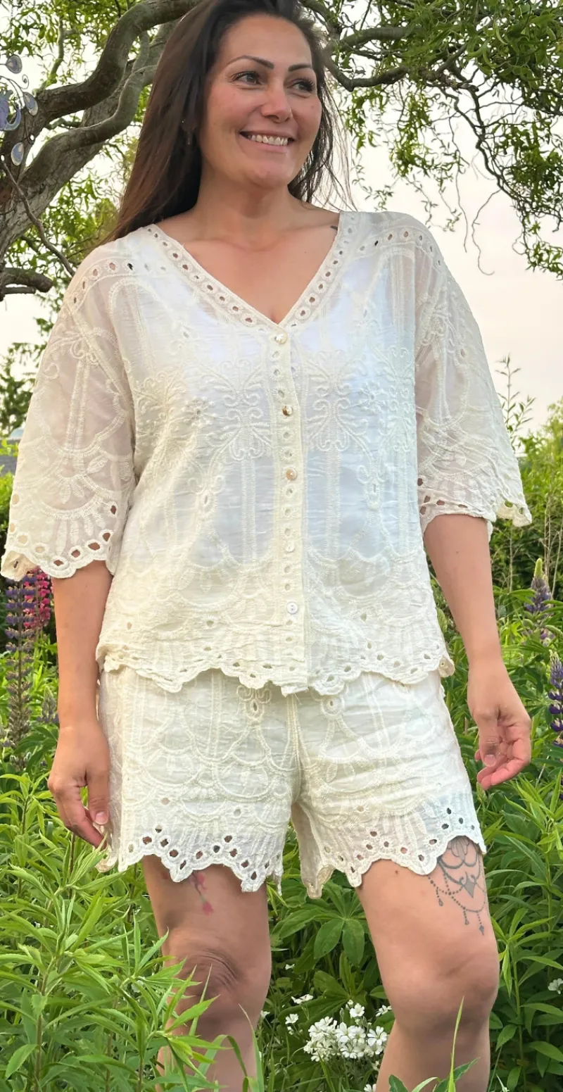 Cayenne shorts sæt med blonder beige LikeLondon by Christina