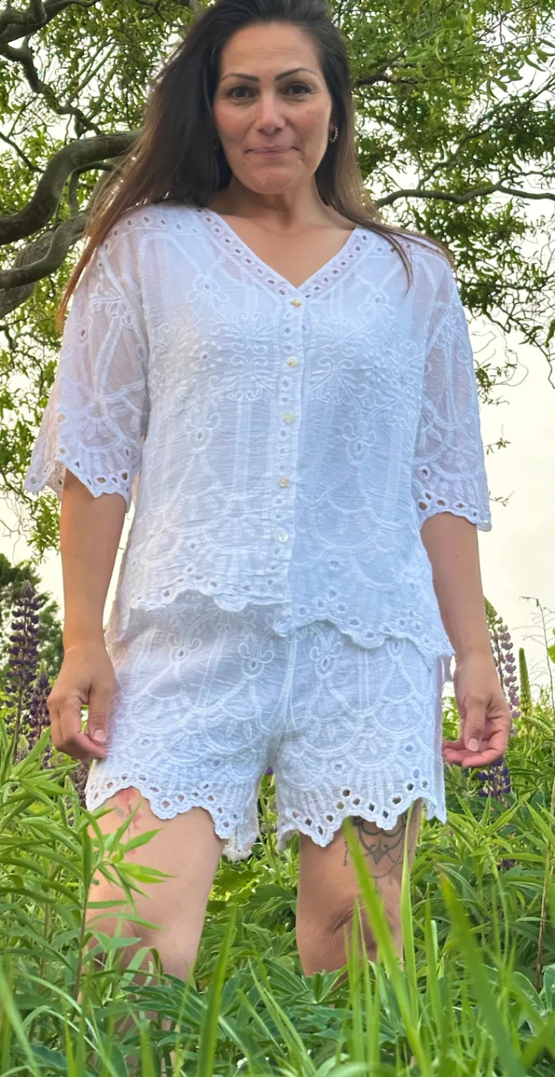 Cayenne shorts sæt med blonder hvid LikeLondon by Christina