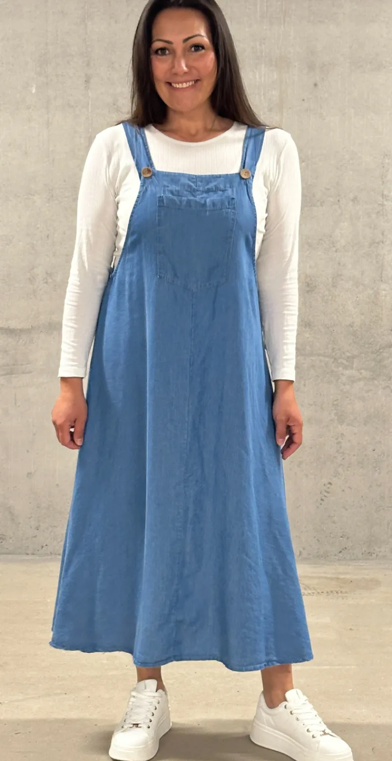 Cecilie kjole regulerbar strop og lomme medium jeans LikeLondon By Christina