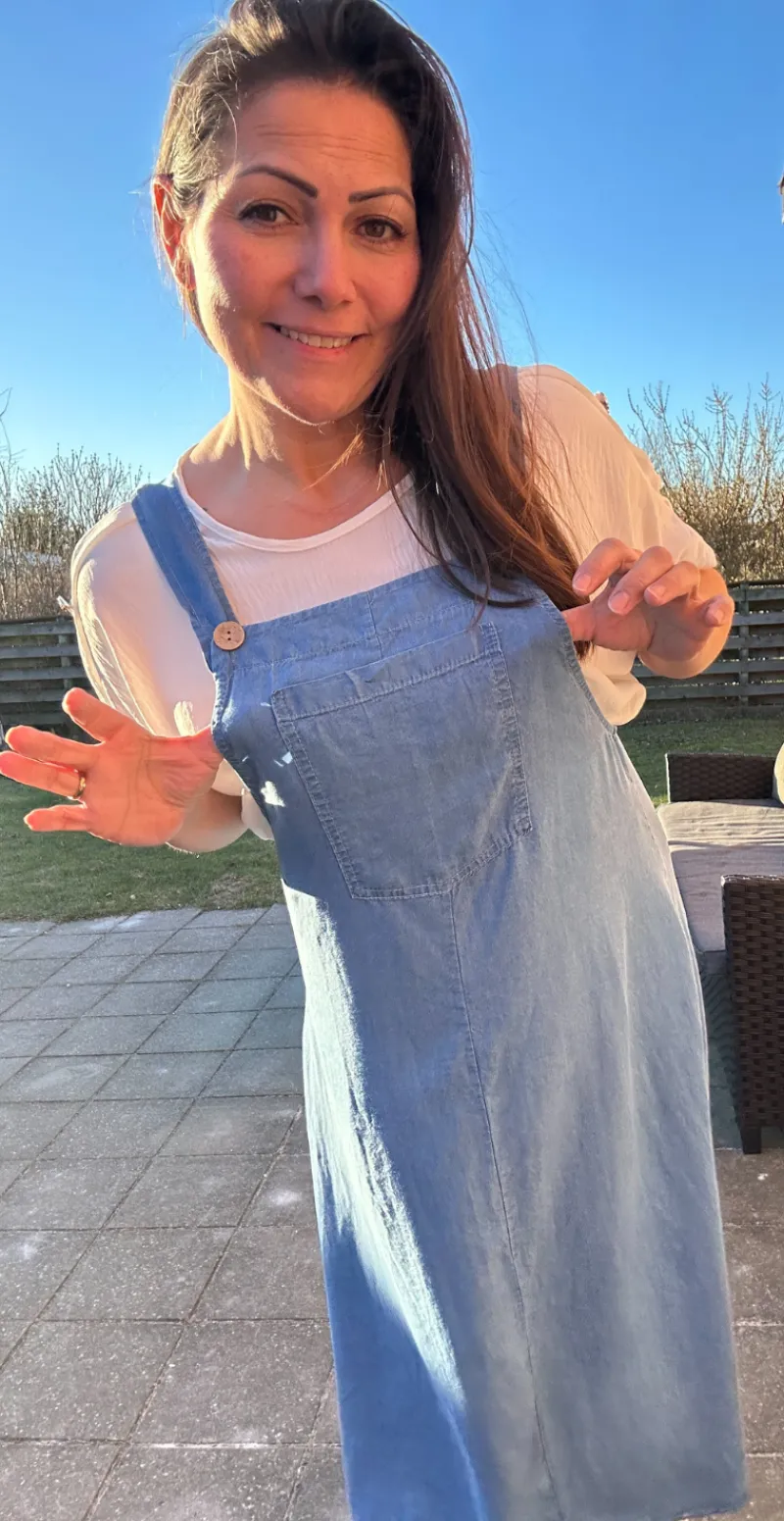 Cecilie kjole regulerbar strop og lomme medium jeans LikeLondon By Christina