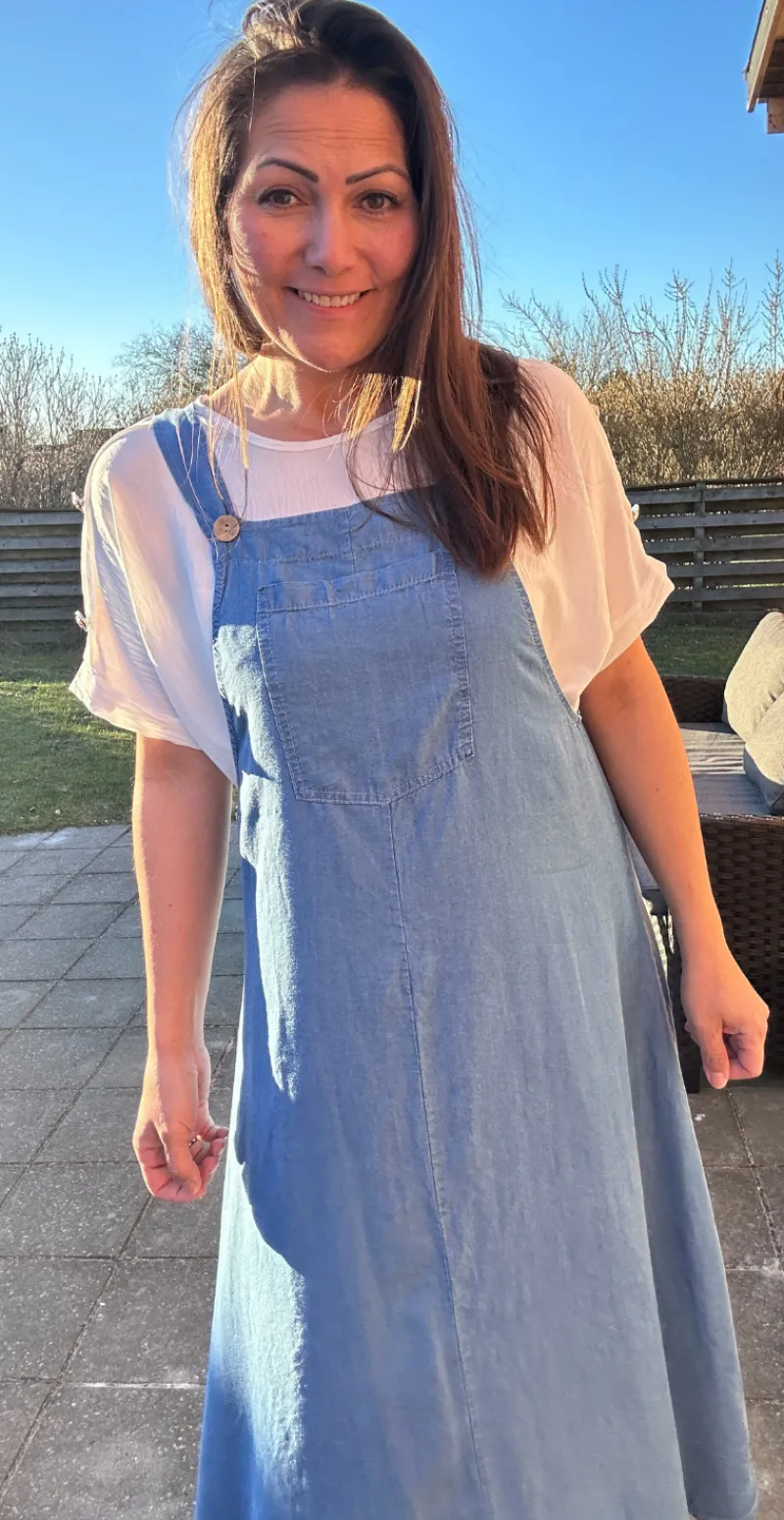Cecilie kjole regulerbar strop og lomme medium jeans LikeLondon By Christina
