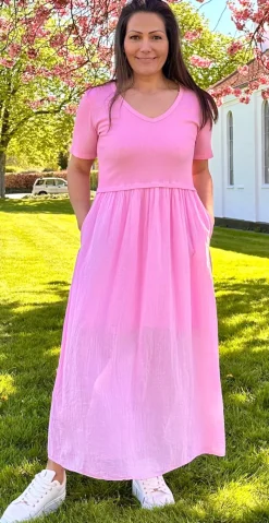 Christiane kjole med V-udskæring og overdel i rib pink LikeLondon by Christina