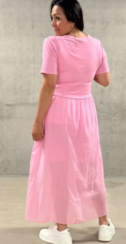 Christiane kjole med V-udskæring og overdel i rib pink LikeLondon by Christina