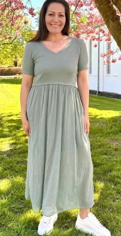 Christiane kjole med V-udskæring og overdel i rib khaki LikeLondon by Christina