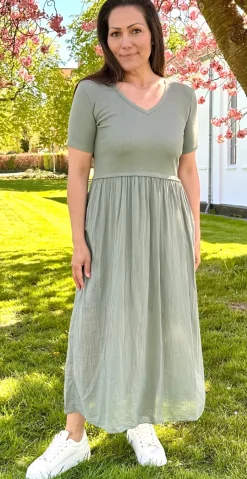 Christiane kjole med V-udskæring og overdel i rib khaki LikeLondon by Christina