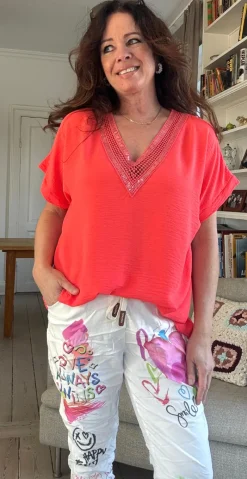 Dicota bluse med v-hals og pailletter orange LikeLondon