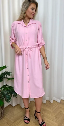 Elenora kjole med bindebånd i taljen rosa LikeLondon