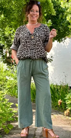 Elise ensfarvet buks khaki LikeLondon
