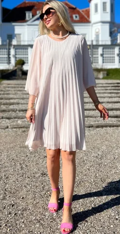 Eloise kjole med plissé beige LikeLondon
