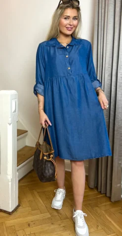 Elvira denimkjole med knap-detaljer medium jeans tencel LikeLondon