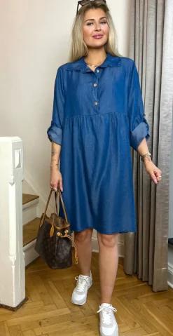 Elvira denimkjole med knap-detaljer medium jeans tencel LikeLondon