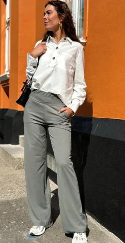 Emily buks med vidde khaki