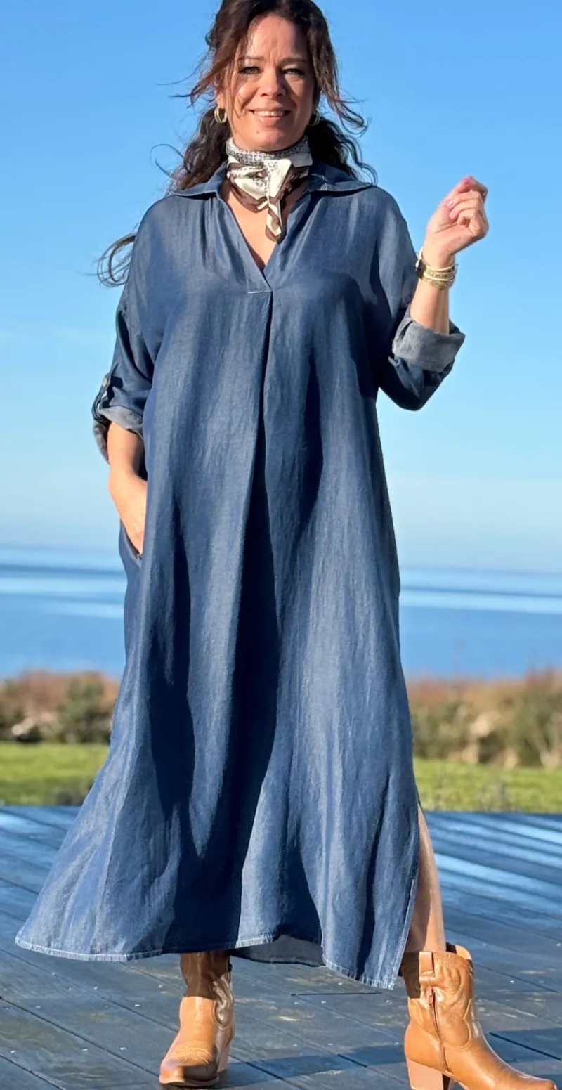 Estelle kjole med v-hals dark jeans LikeLondon