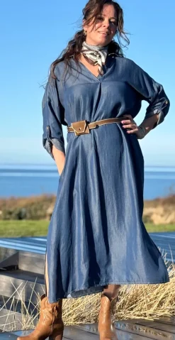 Estelle kjole med v-hals dark jeans LikeLondon