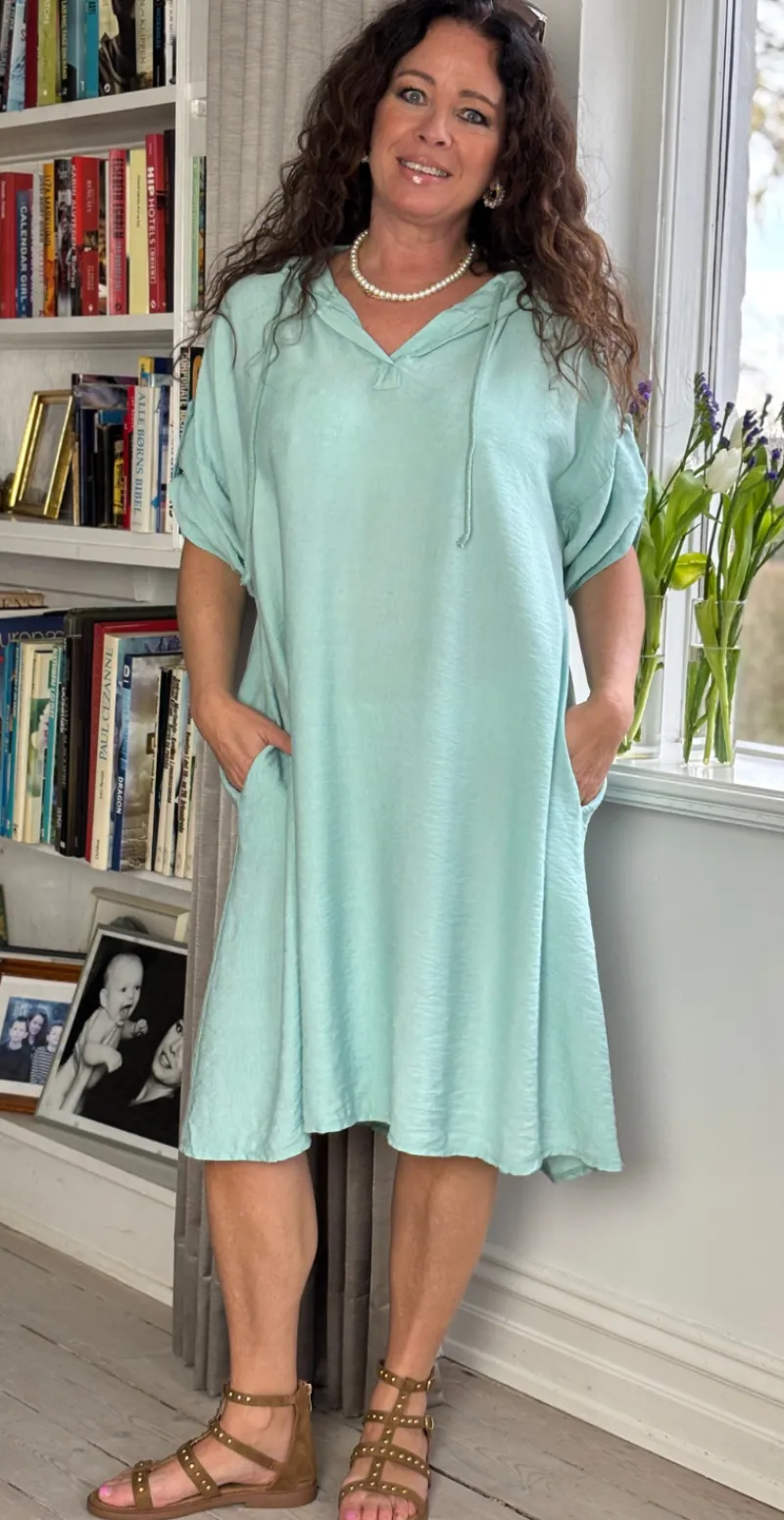 Eunice kjole med hætte og snøre mint LikeLondon