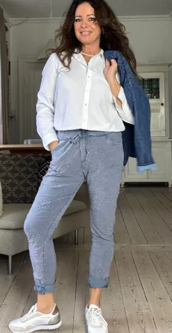 Filippa bukser med broderet cirkelmønster denim LikeLondon