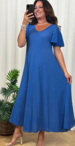 Forudbestil uge 25 Sussie lang kjole med struktur og flæseærmer royalblue LikeLondon