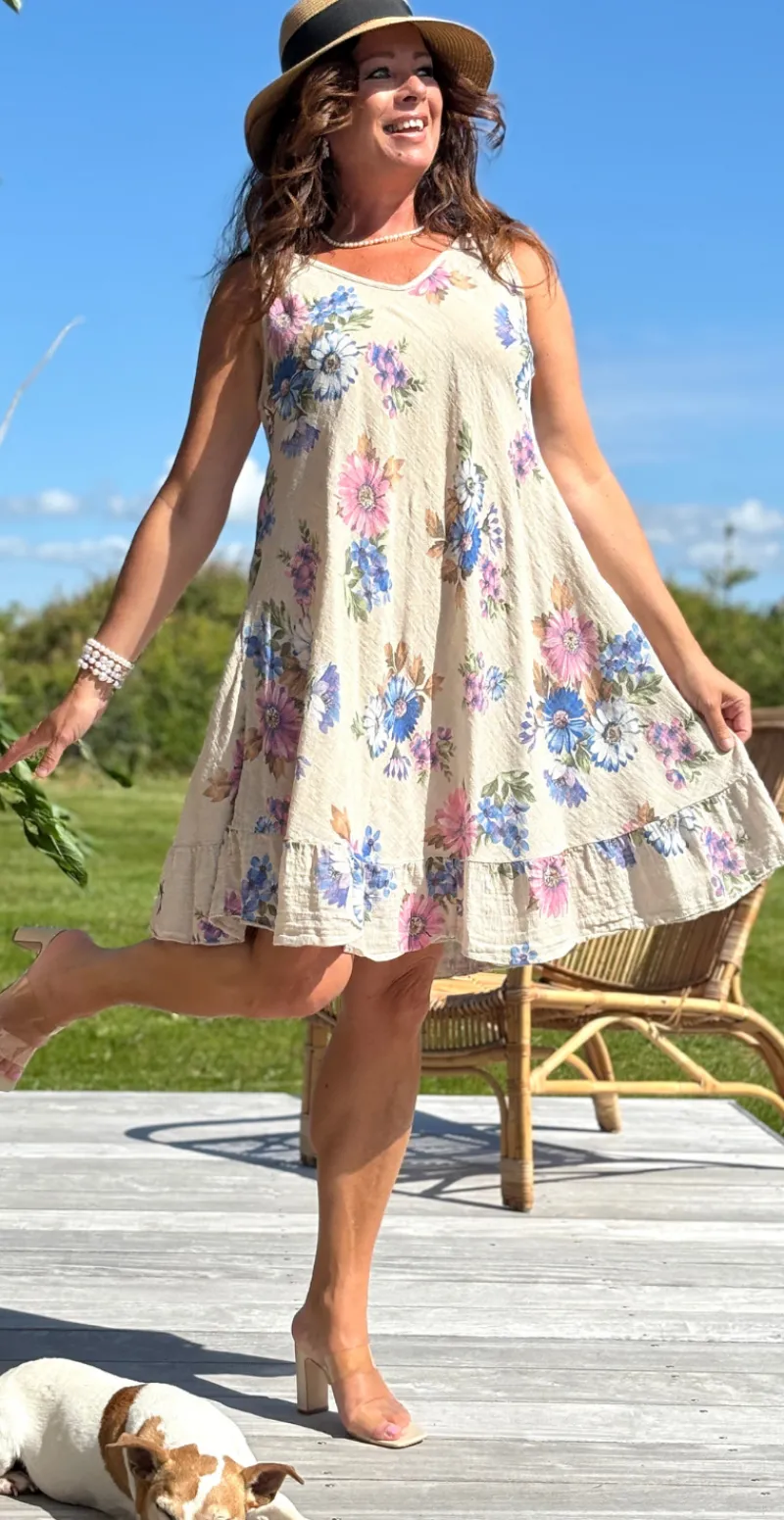 Forudbestil uge 24 Zofja kjole med blomsterprint og let v-hals beige LikeLondon