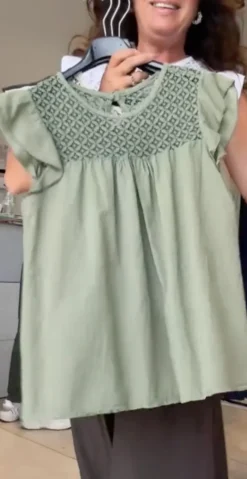 Forudbestilling uge 23 Pixie bluse med blonde og flæseærmer khaki LikeLondon