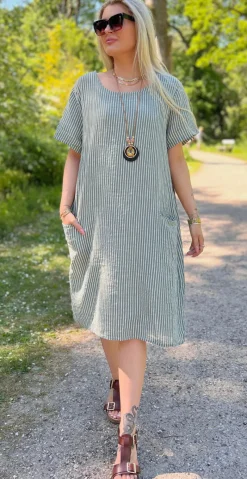 Forudbestilling uge 24 Ragna kjole med striber og lommer khaki LikeLondon