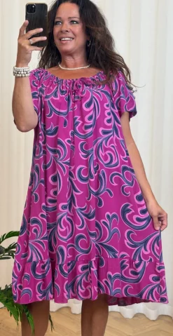 Forudbestilling uge 23 Tincha kjole med bindebånd og print pink LikeLondon