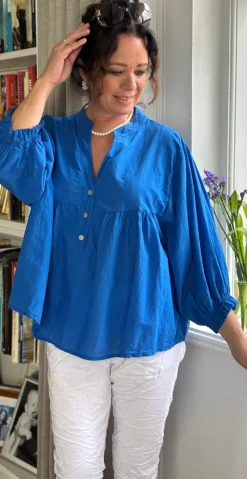 Francie bluse med knapper og ballonærmer royalblue LikeLondon