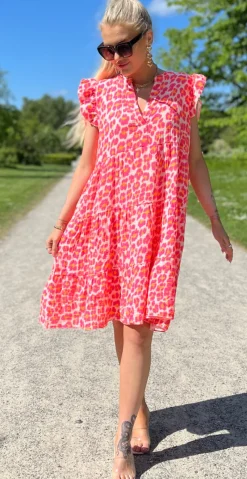 Fransiska kort kjole med peplum og leopard print pink LikeLondon
