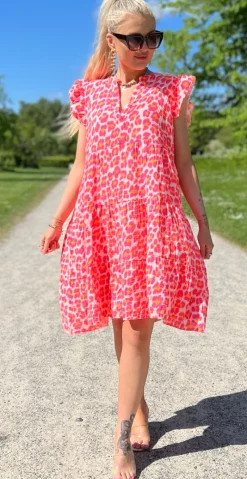 Fransiska kort kjole med peplum og leopard print pink LikeLondon