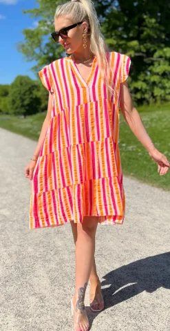 Fransiska kort kjole med peplum og striber hvid LikeLondon