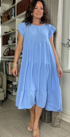 Frida kjole med peplum og vidde lysblå LikeLondon