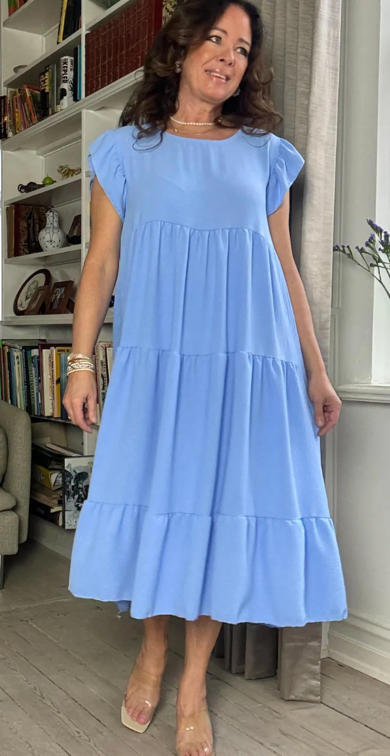 Frida kjole med peplum og vidde lysblå LikeLondon