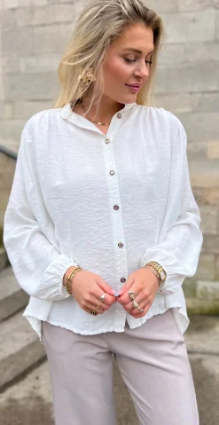 Gigi bluse med guldknapper hvid LikeLondon