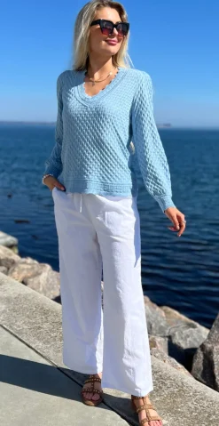 Gina pullover med hulmønster chambray blue