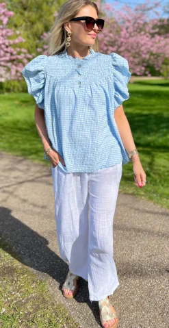 Gypsy ternet bluse med smock og flæseærmer lysblå LikeLondon